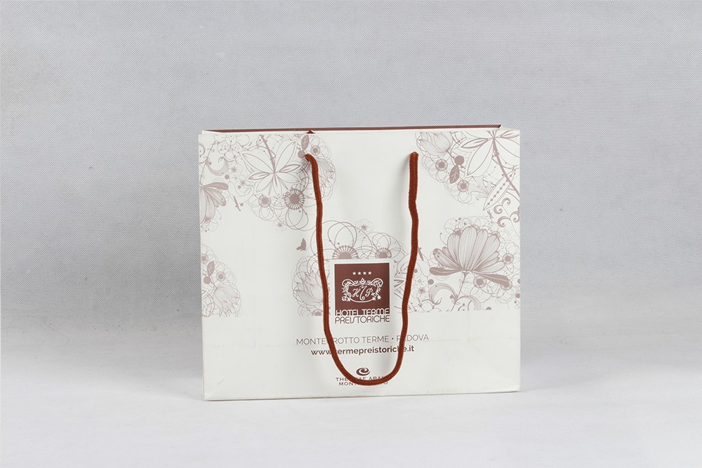 高档白色花纹铜版纸袋